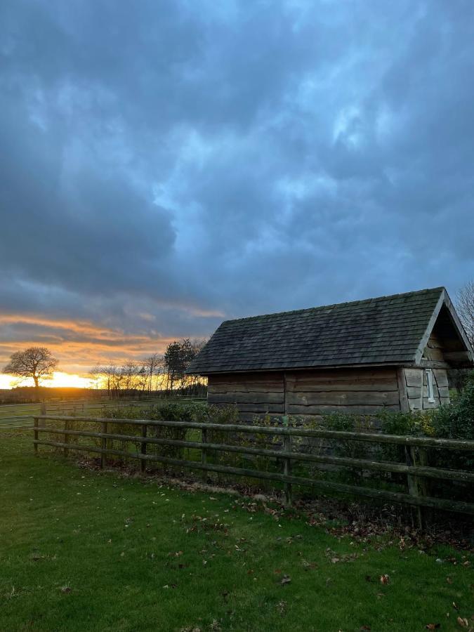 The Hat'S Hut Villa Mixbury Exterior photo